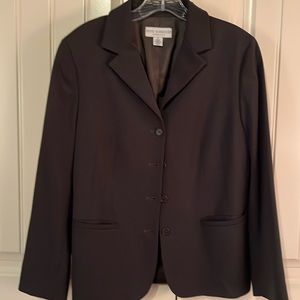 Petite sophisticates blazer size 10 P in hunter green color.